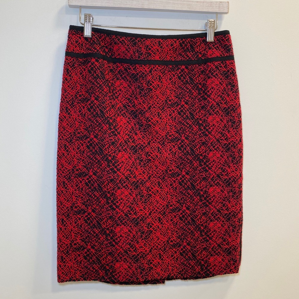 Carlisle Women Skirt Size 2 Red Black Textured Pencil Office Professional Career